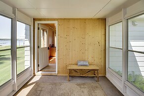 Hackensack Waterfront Retreat on Tenmile Lake