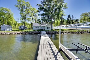 Hackensack Waterfront Retreat on Tenmile Lake
