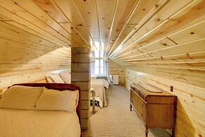 Hackensack Waterfront Retreat on Tenmile Lake