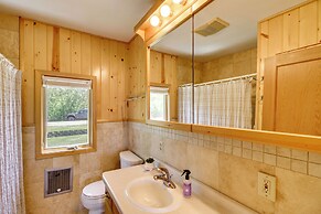 Hackensack Waterfront Retreat on Tenmile Lake