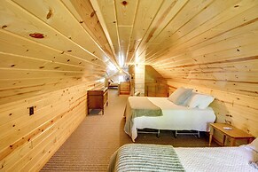 Hackensack Waterfront Retreat on Tenmile Lake