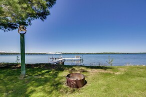 Hackensack Waterfront Retreat on Tenmile Lake