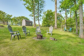 Hot Tub & Fire Pit: Rockbridge Getaway!