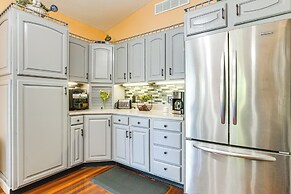 Hot Tub & Fire Pit: Rockbridge Getaway!