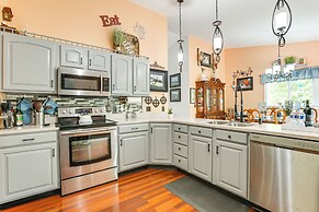 Hot Tub & Fire Pit: Rockbridge Getaway!