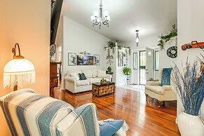 Hot Tub & Fire Pit: Rockbridge Getaway!