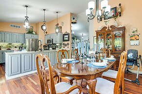 Hot Tub & Fire Pit: Rockbridge Getaway!