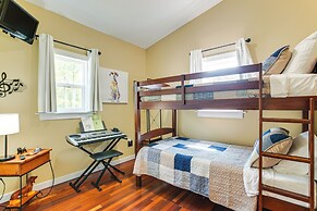 Hot Tub & Fire Pit: Rockbridge Getaway!