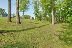 Hot Tub & Fire Pit: Rockbridge Getaway!