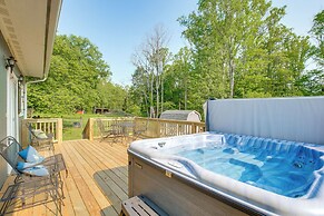 Hot Tub & Fire Pit: Rockbridge Getaway!