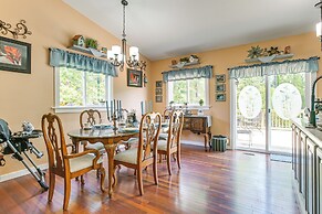 Hot Tub & Fire Pit: Rockbridge Getaway!