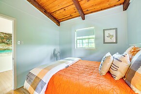 Waterfront Gem on Cedar Creek Lake w/ Deck + Games