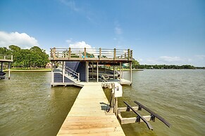 Waterfront Gem on Cedar Creek Lake w/ Deck + Games