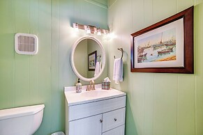 Waterfront Gem on Cedar Creek Lake w/ Deck + Games