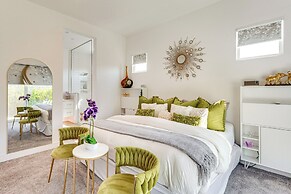 Desert Oasis in Palm Springs w/ Resort-style Perks