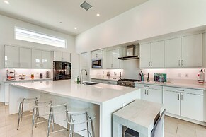 Desert Oasis in Palm Springs w/ Resort-style Perks