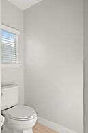 Bright Designer Home w Pool Near Everything