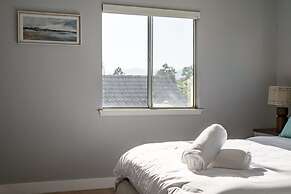 Bright Designer Home w Pool Near Everything