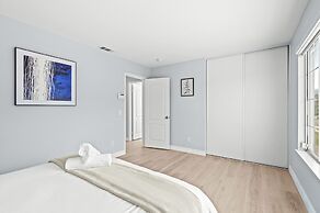 Bright Designer Home w Pool Near Everything