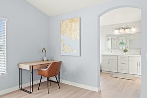 Bright Designer Home w Pool Near Everything