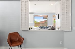 Bright Designer Home w Pool Near Everything