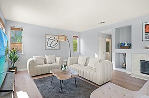 Bright Designer Home w Pool Near Everything