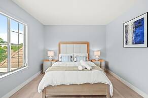 Bright Designer Home w Pool Near Everything