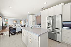 Bright Designer Home w Pool Near Everything