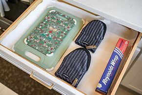 Bright Designer Home w Pool Near Everything