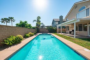 Bright Designer Home w Pool Near Everything