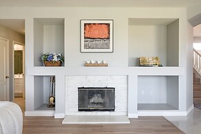 Bright Designer Home w Pool Near Everything