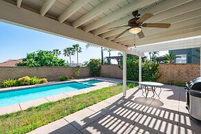 Bright Designer Home w Pool Near Everything