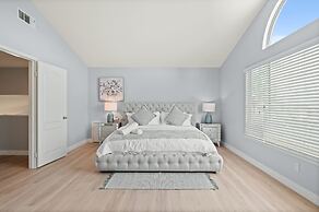 Bright Designer Home w Pool Near Everything