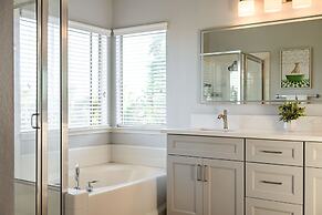 Bright Designer Home w Pool Near Everything