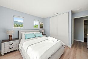 Bright Designer Home w Pool Near Everything