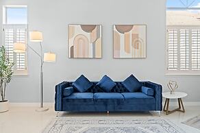 Bright Designer Home w Pool Near Everything