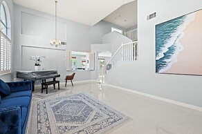 Bright Designer Home w Pool Near Everything