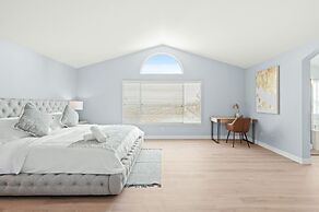 Bright Designer Home w Pool Near Everything