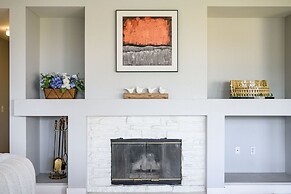 Bright Designer Home w Pool Near Everything