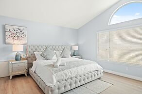 Bright Designer Home w Pool Near Everything