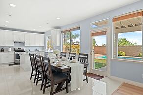 Bright Designer Home w Pool Near Everything