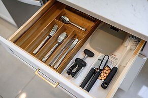 Bright Designer Home w Pool Near Everything