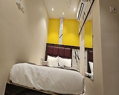 Hotel Rishi Palace