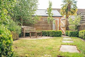 Gorgeous House - Garden & Open Living