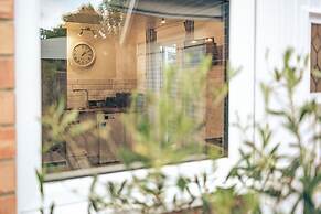 Gorgeous House - Garden & Open Living