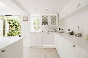 Gorgeous House - Garden & Open Living