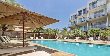 Las Islas Condominiums