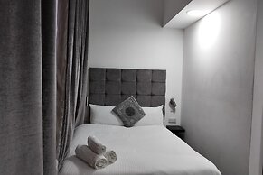 1 Bed Flat - Sleeps 2 - Parking - Wifi