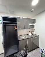 1 Bed Flat - Sleeps 2 - Parking - Wifi