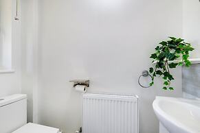 Sharp Close 4 Bedroom 2 Bath - Aylesbury